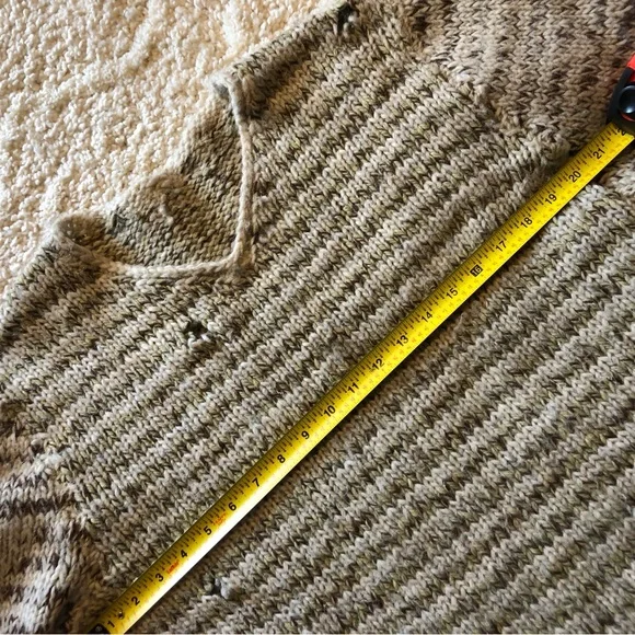 Vintage hand knit striped wool sweater - Picture 2 of 10